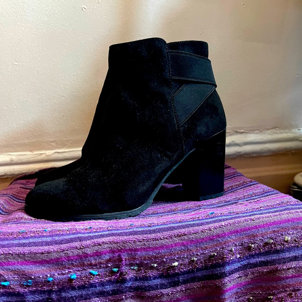 Black heel boots
